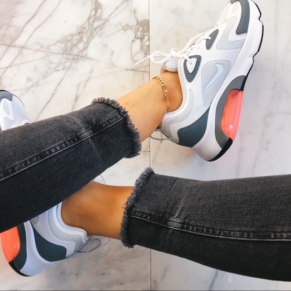 Air max 200(comfy) - Picture 2 of 3